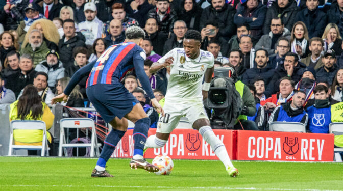 Real Madrid 0-1 Barça: los culés saben sufrir y se llevan del Bernabéu una victoria de oro