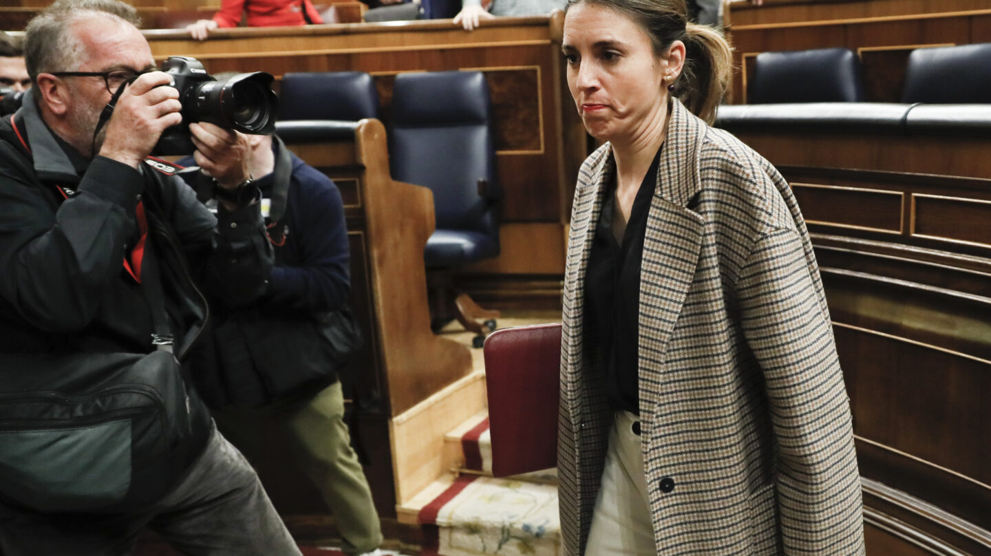 MADRID, 07/03/2023.- La ministra de Igualdad, Irene Montero, tras la sesión de tarde del pleno del Congreso de los Diputados, este martes en Madrid. EFE/Mariscal