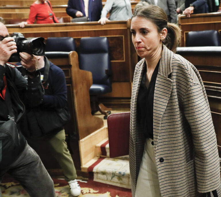 Cólera en el PSOE tras el ataque frontal de Podemos por el 'sí es sí': "Es indecente"