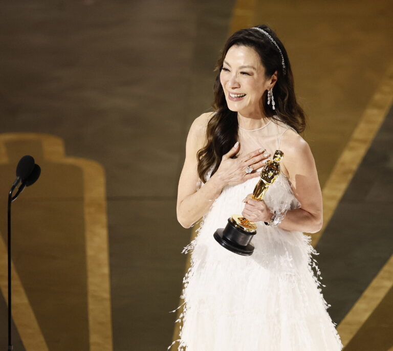 Ni Ana de Armas ni Cate Blanchett, Michelle Yeoh se hace con el Oscar a mejor actriz