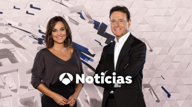 Antena 3 se mantiene líder por 16º mes consecutivo, mientras que La 1 sufre una nueva recaída Matías Prats y Mónica Carrillo