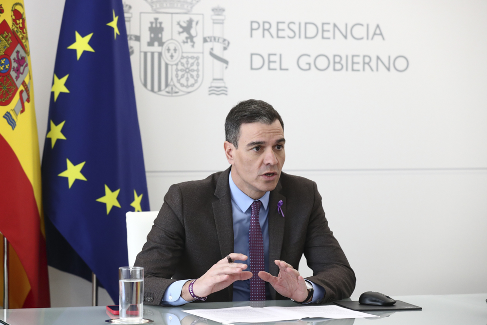 El presidente del Gobierno, Pedro Sánchez, durante el encuentro mantenido, por videoconferencia, con el consejero delegado del Grupo Renault