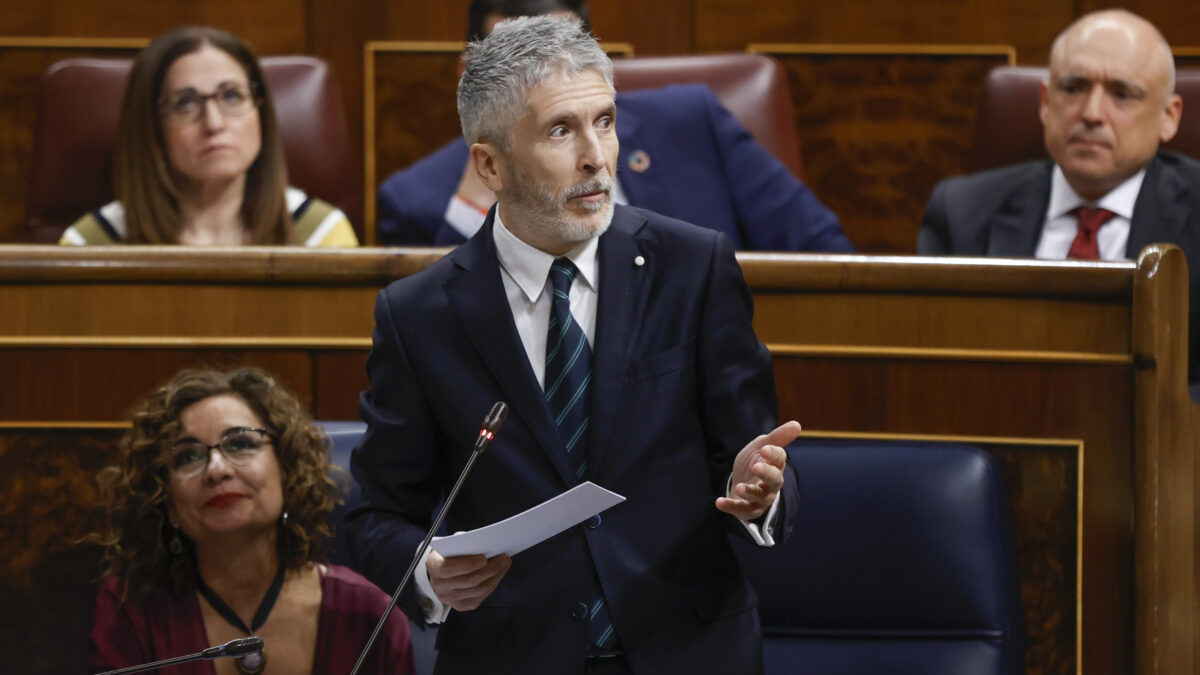 El ministro del Interior, Fernando Grande Marlaska, interviene durante la sesión de control que se celebra, este miércoles, en el Congreso de los Diputados.