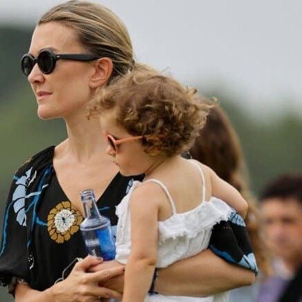 Marta Ortega con su hija Matilde en brazos