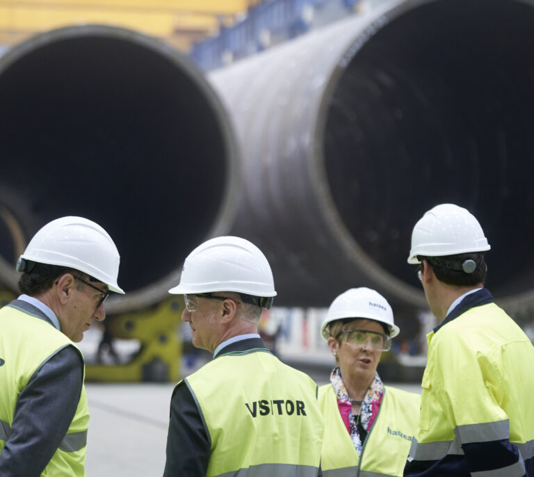 Iberdrola invierte 200 millones para ampliar una de las mayores plantas de torres eólicas marinas