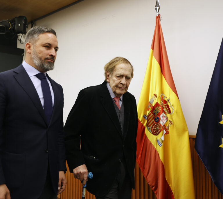 Tamames anuncia novedades y una nueva versión del discurso de la moción tras su filtración