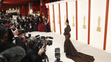 Volúmenes, transparencias y, por supuesto, brillos: Hollywood saca sus mejores armas para los Oscar