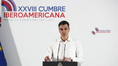 Sánchez critica la "insolvencia y mala fe" de Feijóo por acusarle de "rendir pleitesía a autócratas" en plena cita iberoamericana