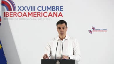 Sánchez critica la "insolvencia y mala fe" de Feijóo por acusarle de "rendir pleitesía a autócratas" en plena cita iberoamericana