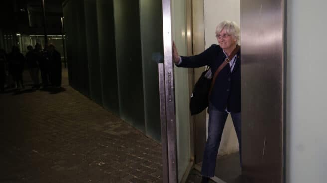 El juez de guardia deja en libertad a Clara Ponsatí