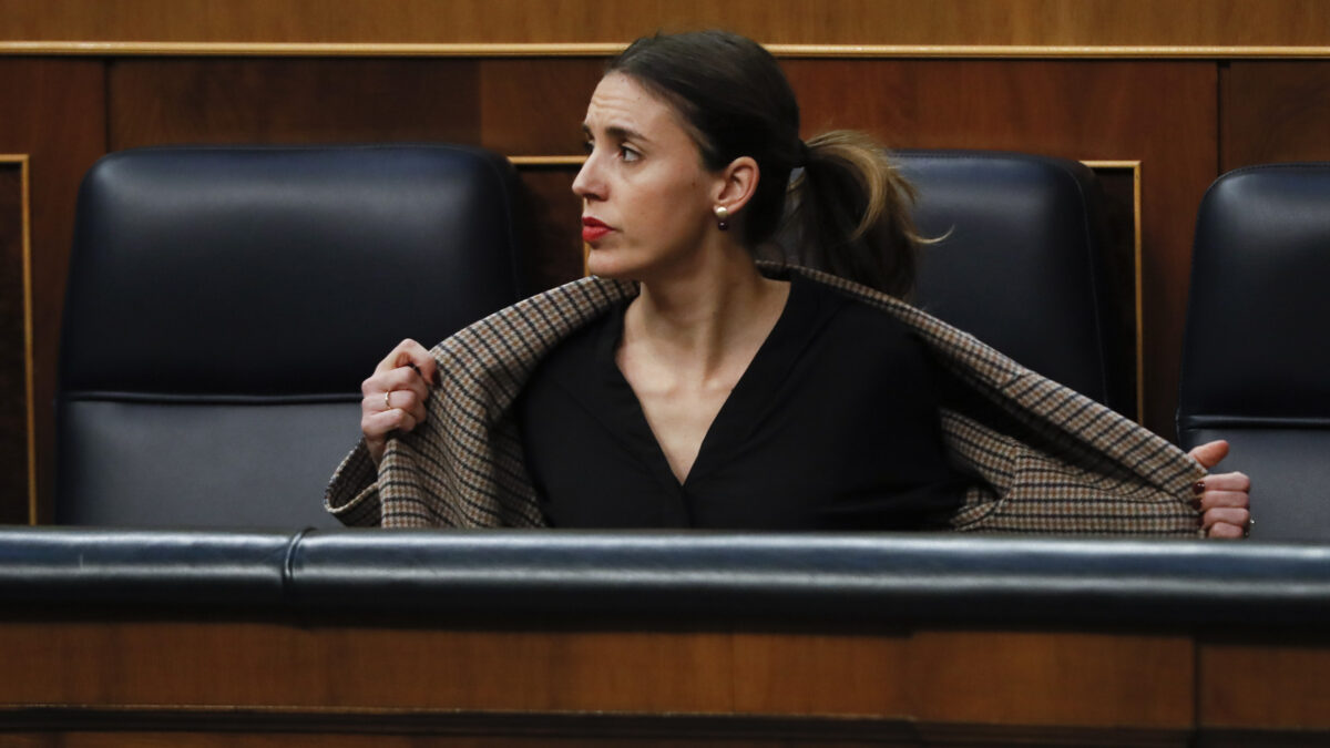 La ministra de Igualdad, Irene Montero, este martes, antes de la sesión de la tarde del pleno del Congreso de los Diputados en Madrid.