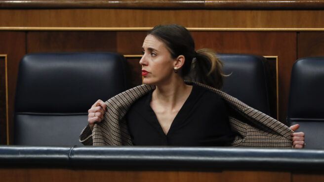 La ministra de Igualdad, Irene Montero, este martes, antes de la sesión de la tarde del pleno del Congreso de los Diputados en Madrid.