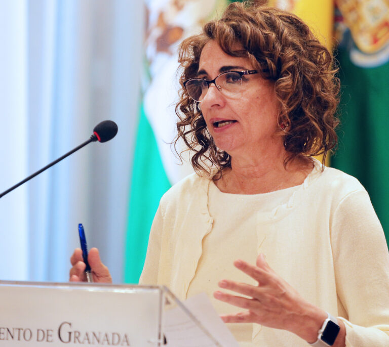 Hacienda tramita el impuesto mínimo global del 15% en Sociedades tras la marcha de Ferrovial a Países Bajos