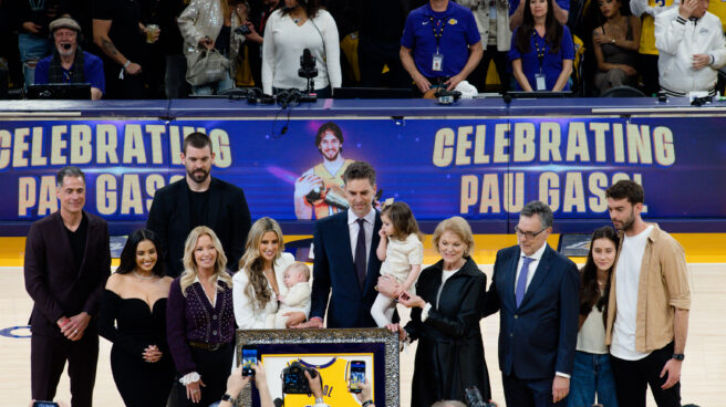Homenaje de losLak ers a Pau Gasol. Homenaje de losLak ers a Pau Gasol.