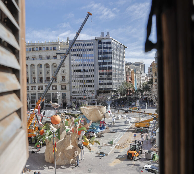 El estallido de una carcasa en la mascletá de Valencia hiere a 21 personas