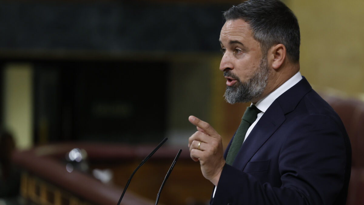 El líder de Vox, Santiago Abascal durante la moción de censura liderada por el profesor y economista Ramón Tamames.