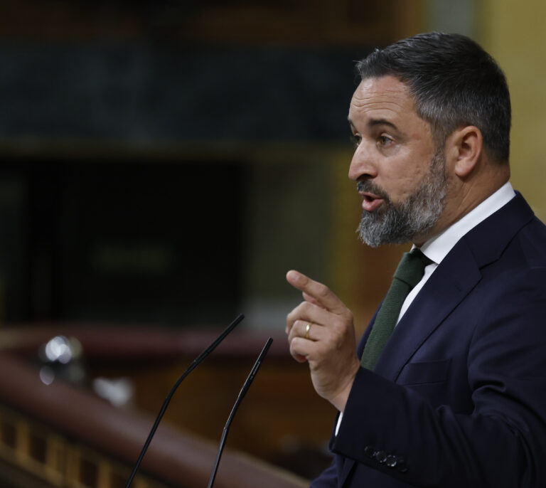 Abascal pide "borrón y cuenta nueva" a Feijóo: "Votemos juntos hoy y entendámonos mañana"