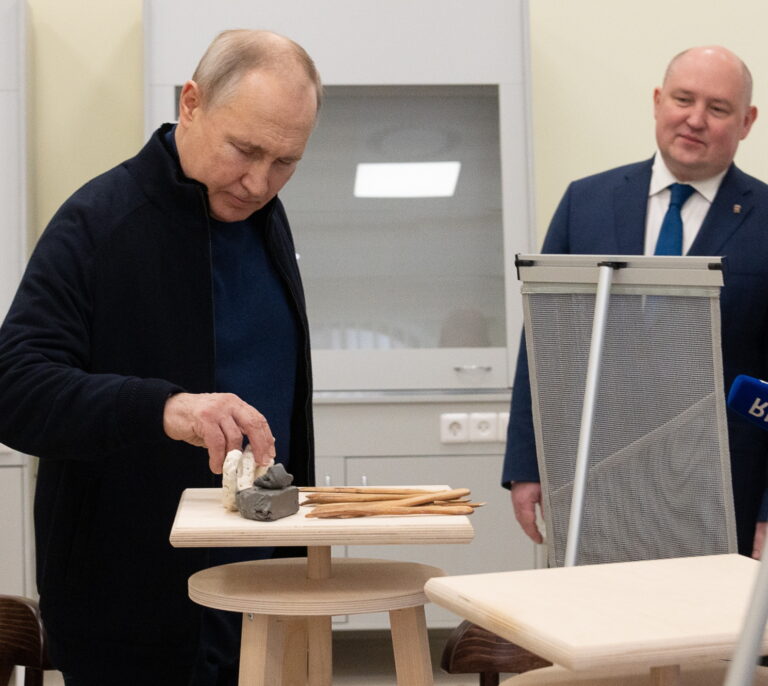 Visita sorpresa de Putin a la devastada Mariúpol