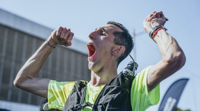 Álex Roca hace historia como el primer deportista con parálisis cerebral y 76% de discapacidad que termina una maratón