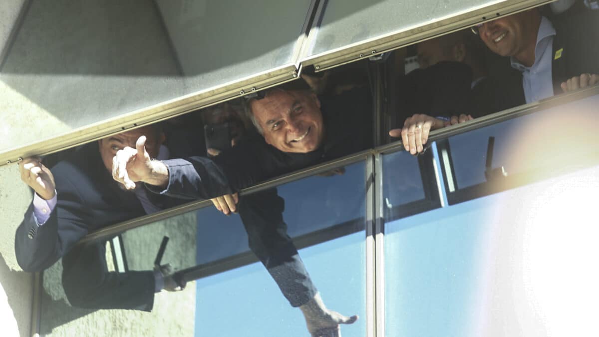 El ex presidente de Brasil Jair Bolsonaro a su llegada a Brasilia