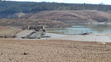 Sau, (sobre)vivir junto a un embalse vacío