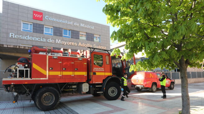 La Audiencia determina que Madrid priorizó el criterio clínico en el protocolo de residencias y la exculpa de dos muertes Llegada del camión de la Unidad Militar de Emergencias (UME) a las inmediaciones de la residencia de ancianos Adolfo Suárez donde los efectivos llevarán a cabo tareas de desinfección para evitar la propagación del coronavirus
