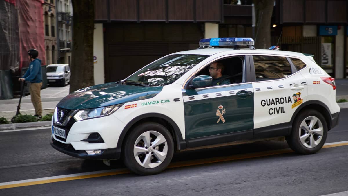 Un coche de la Guardia Civil patrulla