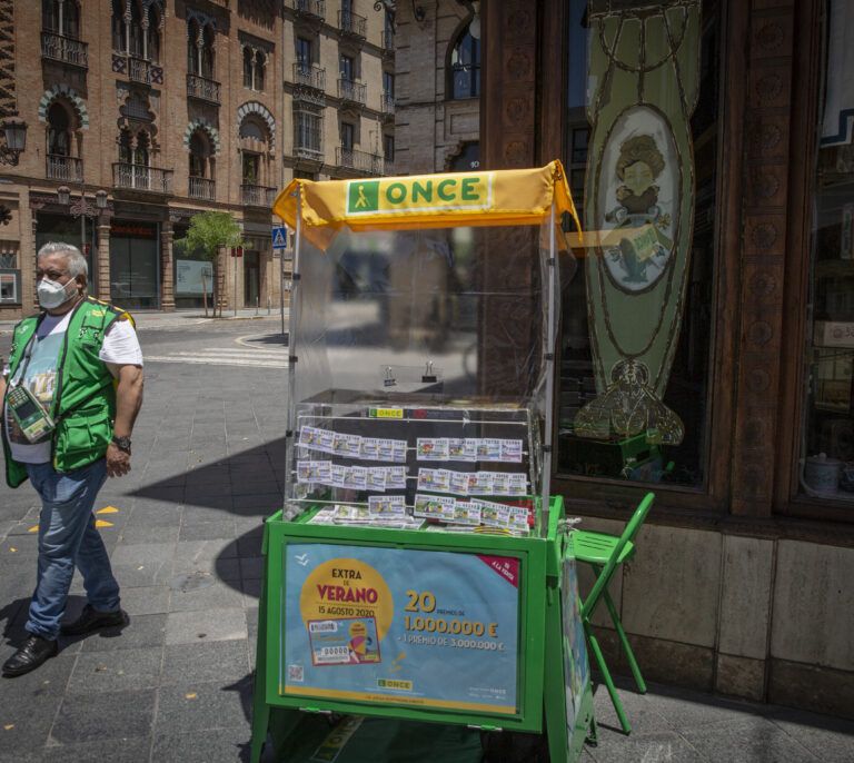 Una familia valenciana denuncia a la ONCE por no cobrar un cupón premiado de 400.000 euros