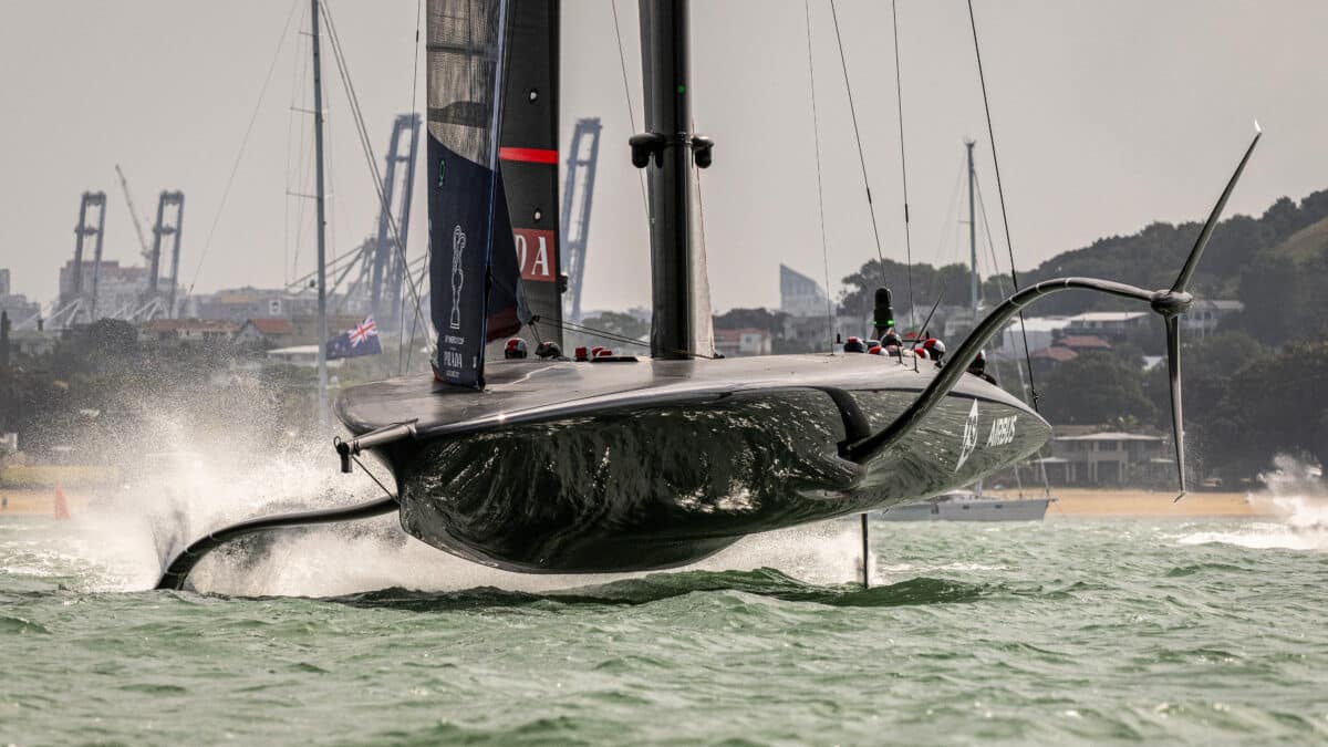 American Magic lidera el campo mientras Luna Rossa Prada Pirelli persigue en su segundo partido del día durante el día dos de la carrera de Prada America's Cup World