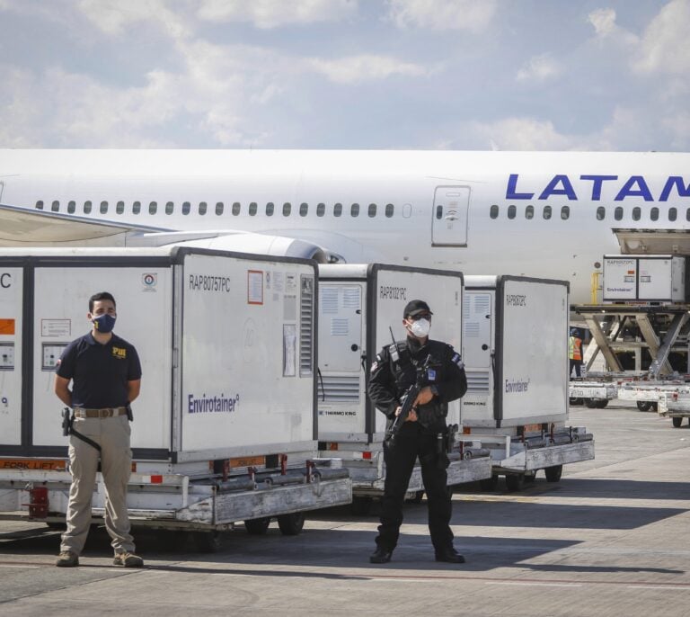 Un tiroteo en el aeropuerto de Santiago de Chile deja dos muertos en un intento de robo de 32 millones de dólares