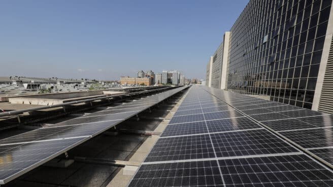 Paneles solares en un edificio