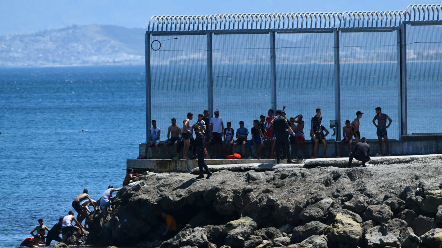 La frontera al capricho de Marruecos: mantiene la presión sobre Ceuta y Melilla pero frena la inmigración