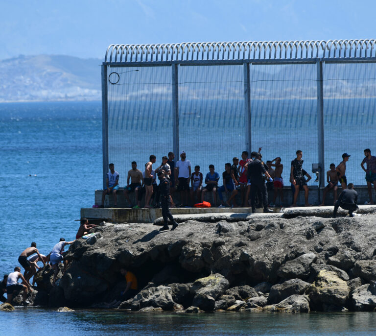 La frontera al capricho de Marruecos: mantiene la presión sobre Ceuta y Melilla pero frena la inmigración