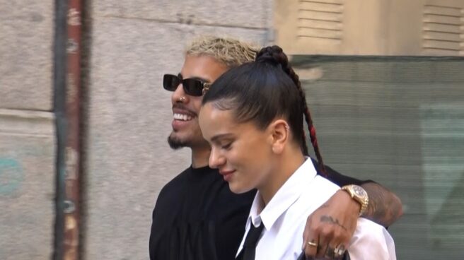 Rosalía y Rauw Alejandro en un paseo por Madrid