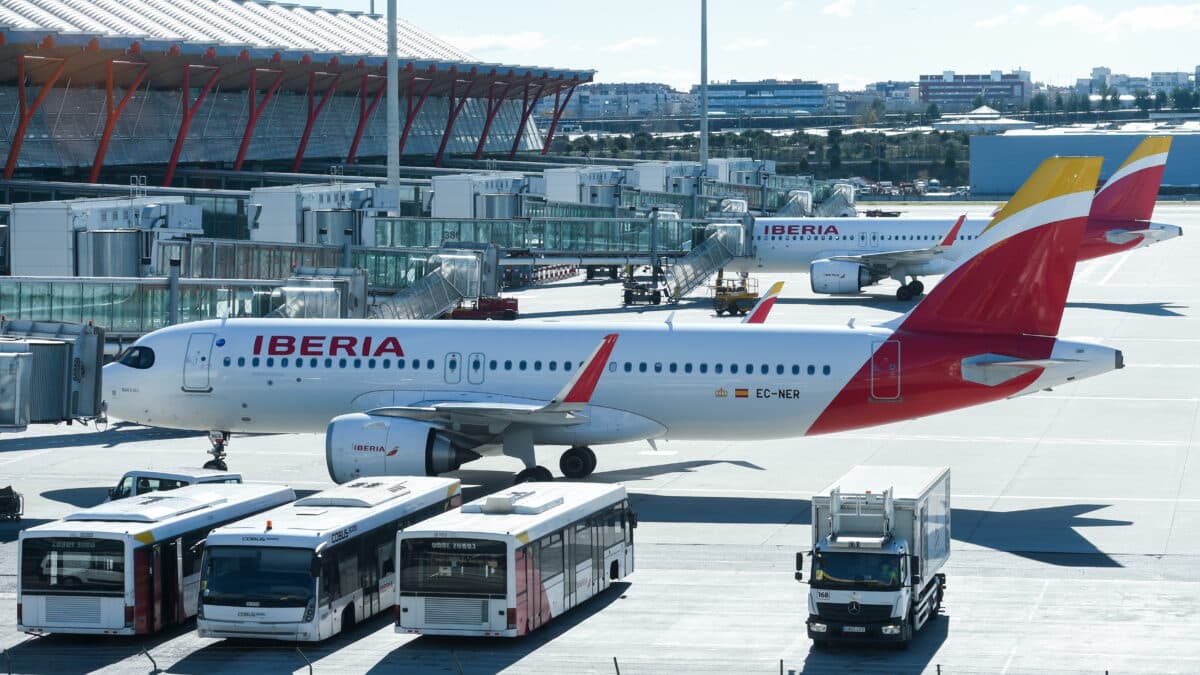 Aviones de Iberia esperan en pista en la Terminal 4 del Aeropuerto Madrid-Barajas Adolfo Suárez