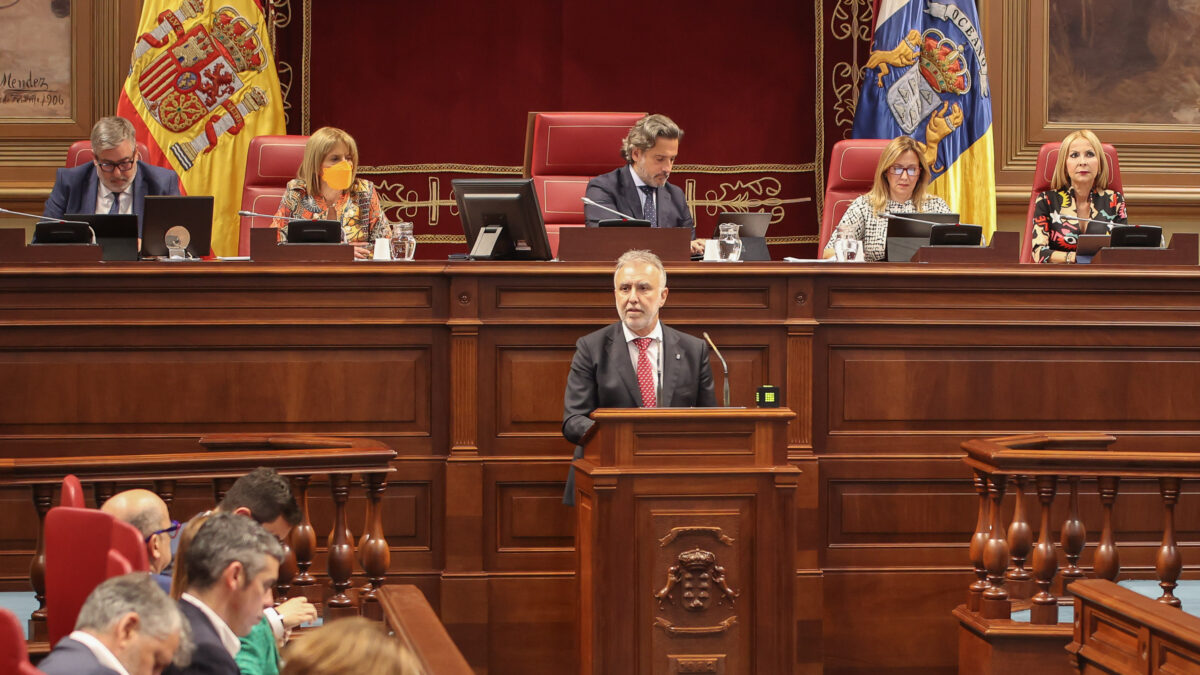 El presidente de Canarias, Ángel Víctor Torres, interviene durante la primera jornada del 'Debate sobre el Estado de la Nacionalidad Canaria de 2023'