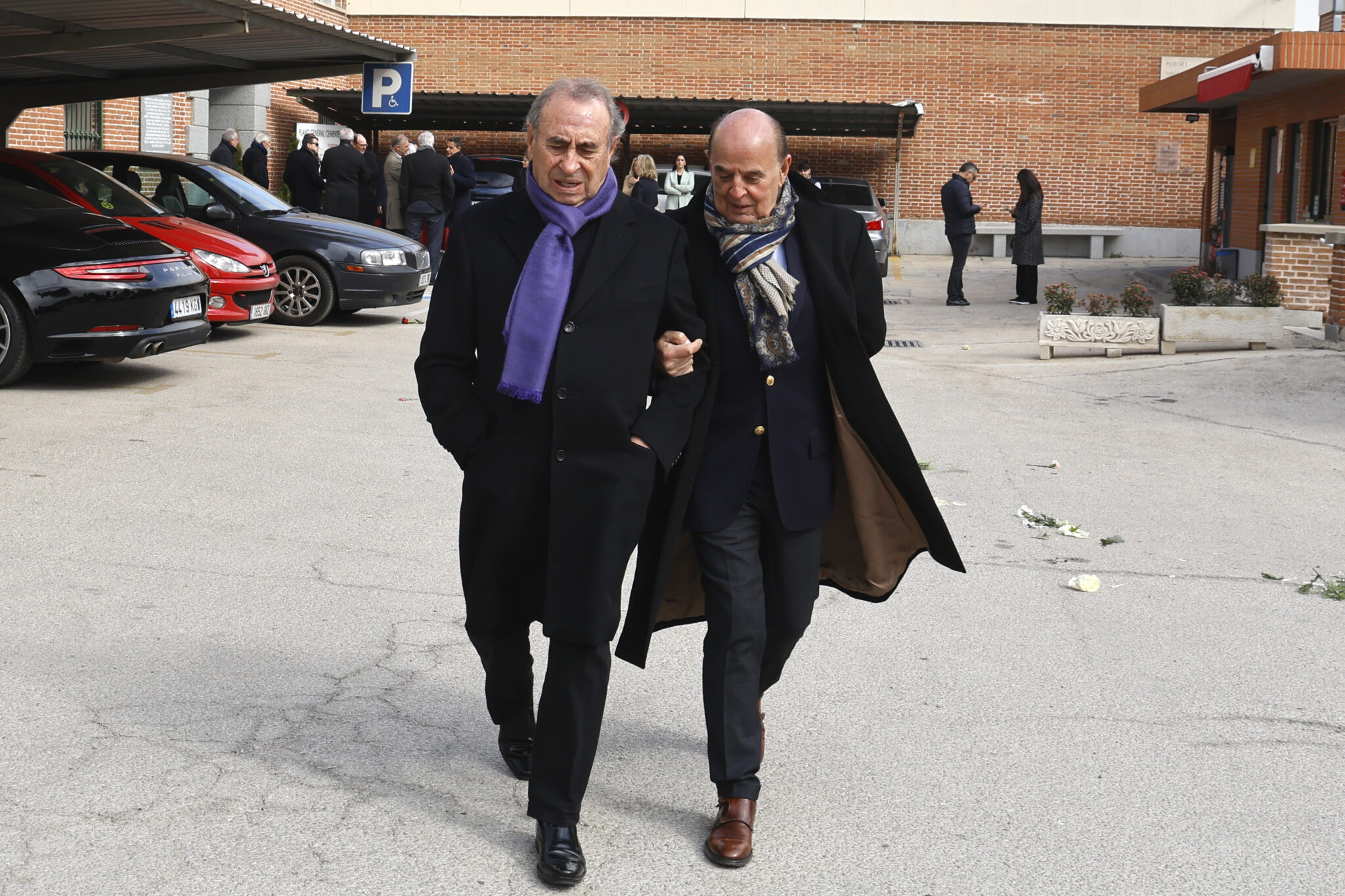 Pedro Trapote a su llegada al cementerio Sacramental de San Justo para darle el último adiós a Luisa Rodríguez