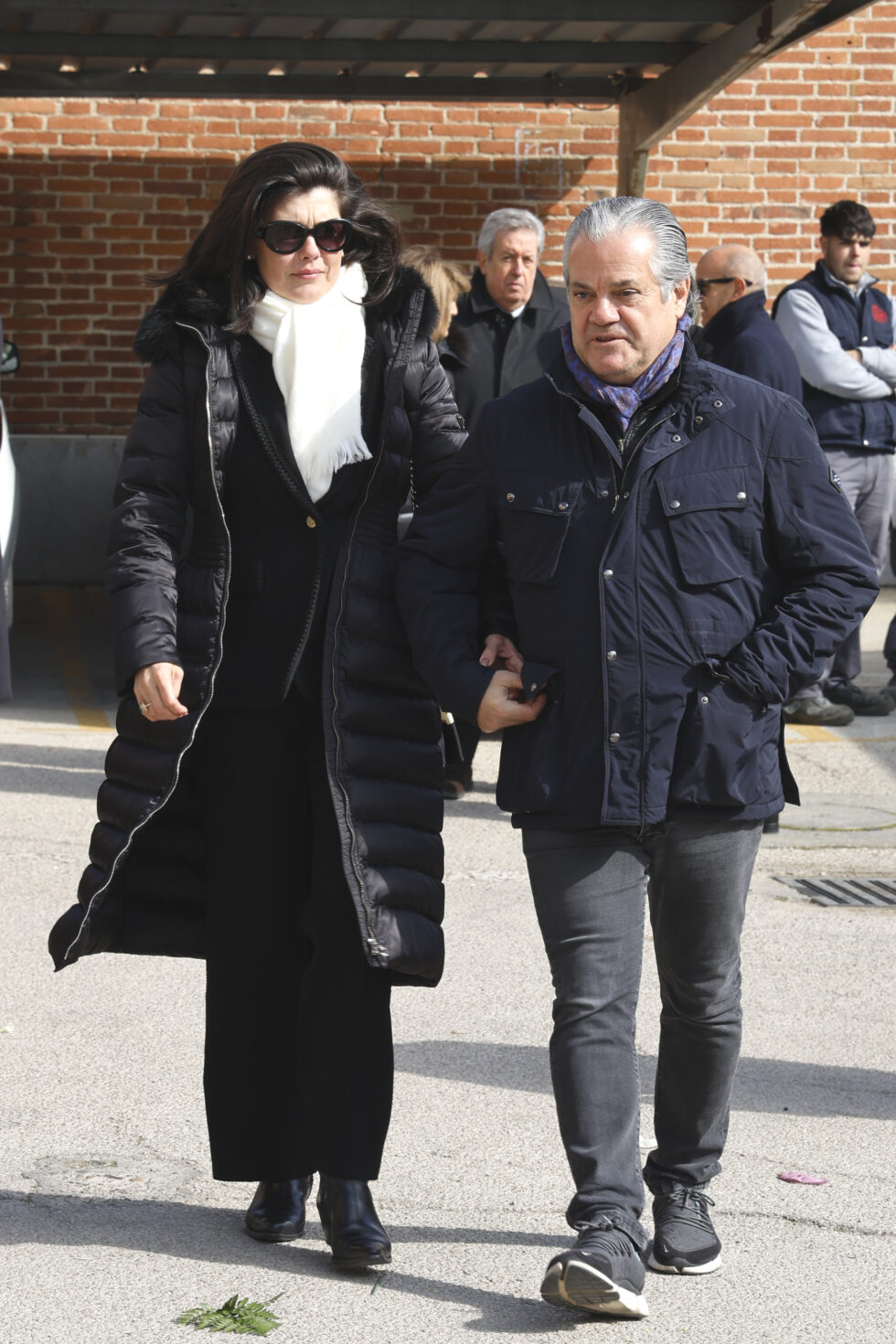 Angélica de la Riva y Marcos de Quinto a su llegada al cementerio Sacramental de San Justo para darle el último adiós a Luisa Rodríguez