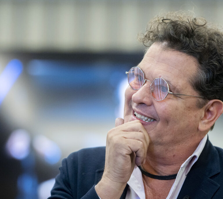Carlos Vives: “Antes los latinos no nos sentíamos tan orgullosos de nuestras raíces”