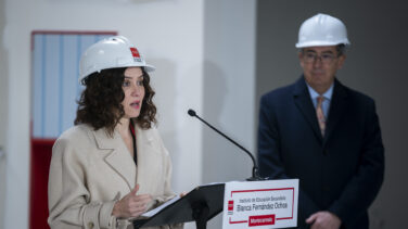 Ayuso bromea sobre la paridad en su Gobierno: "Tendremos a Enriqueta López o Enriqueta Ossorio"