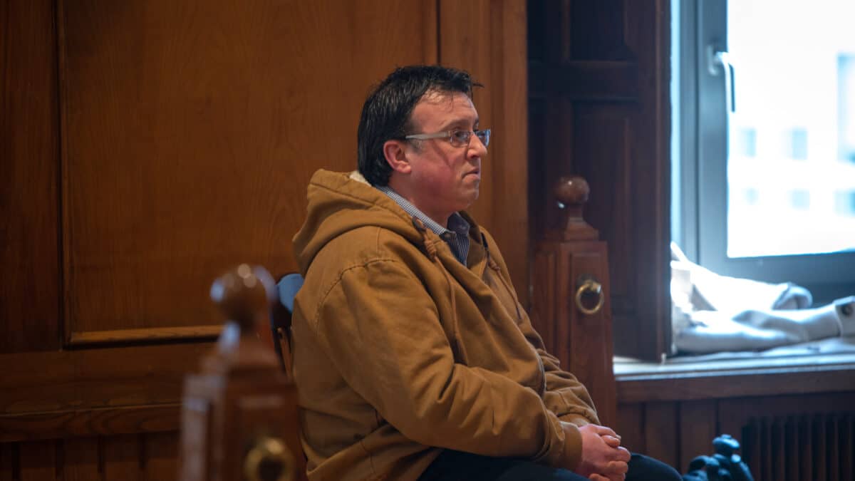 El acusado de un triple crimen, José Luis Abet, durante el juicio