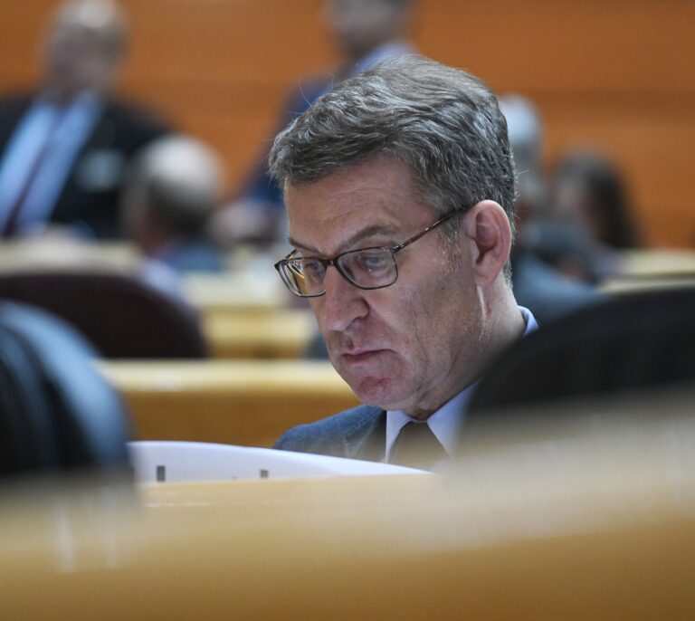 Génova ve a Sánchez "desesperado" por recurrir 28 años después a la foto de Feijóo con un narco