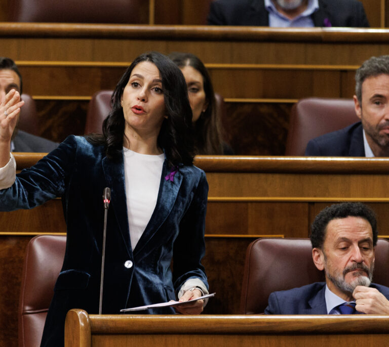 Ley de la ELA, la punta de un iceberg de más de 60 iniciativas políticas bloqueadas en el Congreso