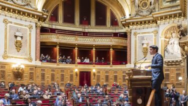 El Senado francés desoye las protestas y aprueba la reforma de las pensiones de Macron