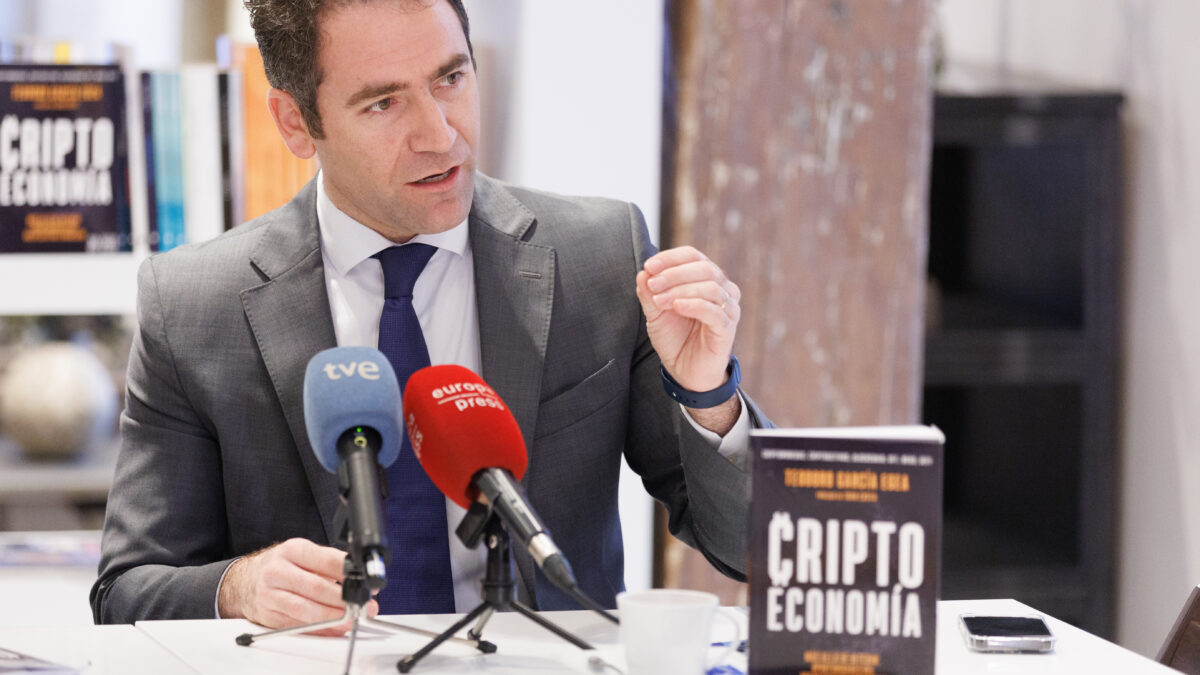 Teodoro García-Egea presenta su libro ‘Criptoeconomía’.