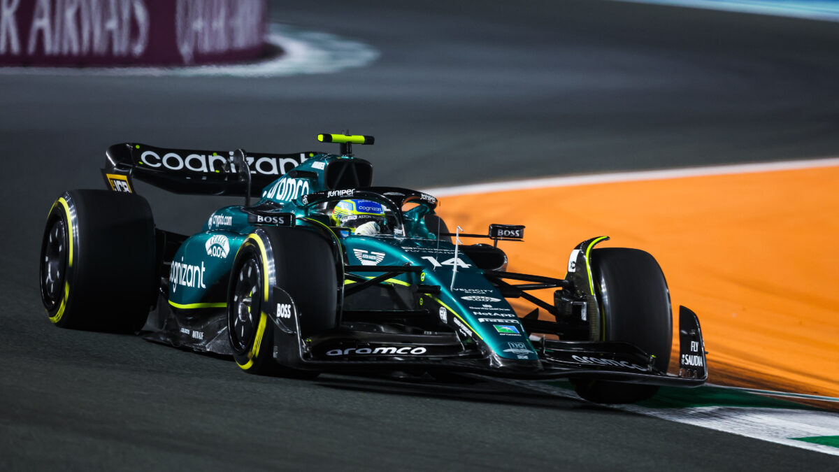 Fernando Alonso con su Aston Martin durante el GP de Arabia Saudí