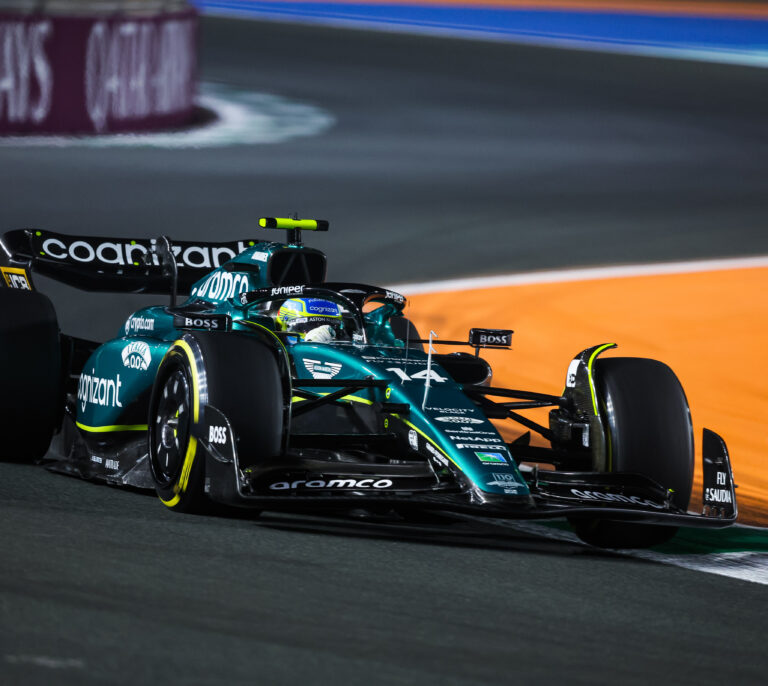 Fernando Alonso acecha a Red Bull y saldrá segundo en el GP de Arabia Saudí