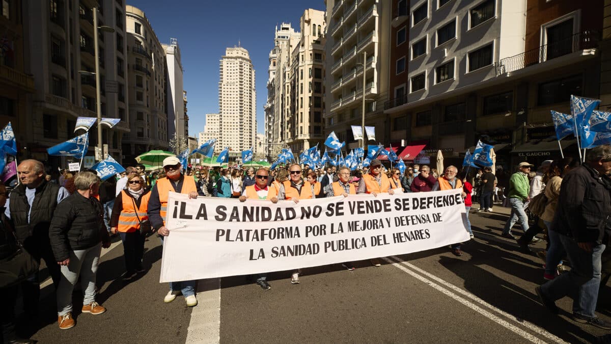 Profesionales y vecinos salen a la calle en Madrid paras defender una "Sanidad Pública y de calidad"