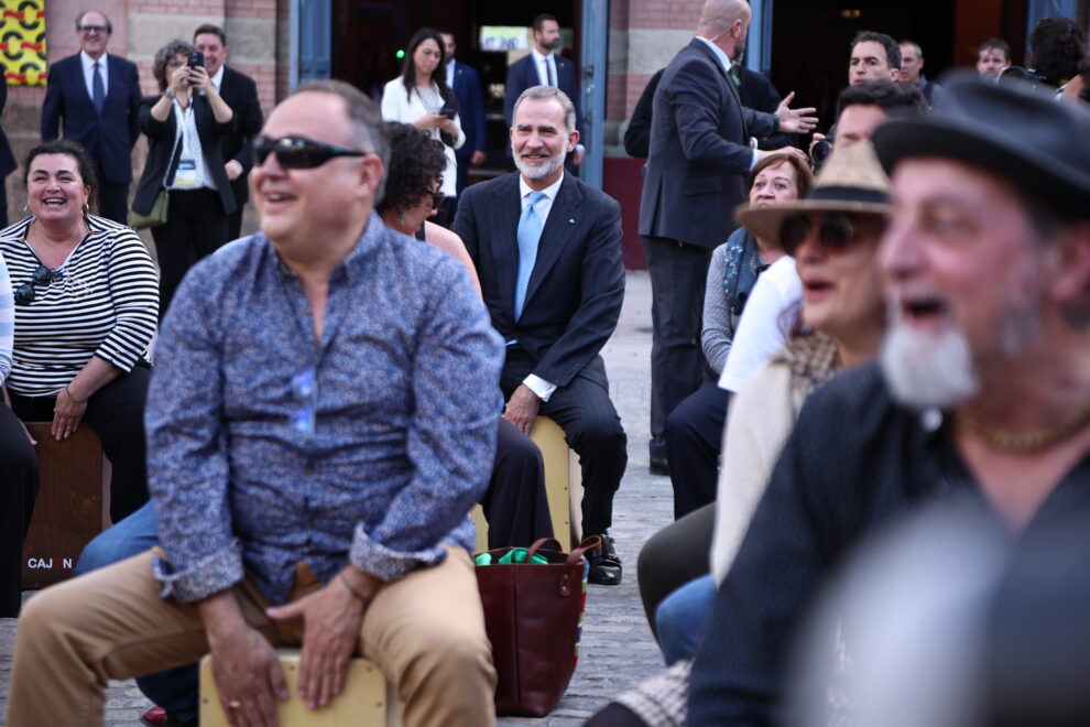 Los Reyes de España Felipe VI y Letizia,  en la ´cajoneada´ celebrada en la Plaza Fragela, dentro de los actos de la  la inauguración del  IX Congreso Internacional de la Lengua Española