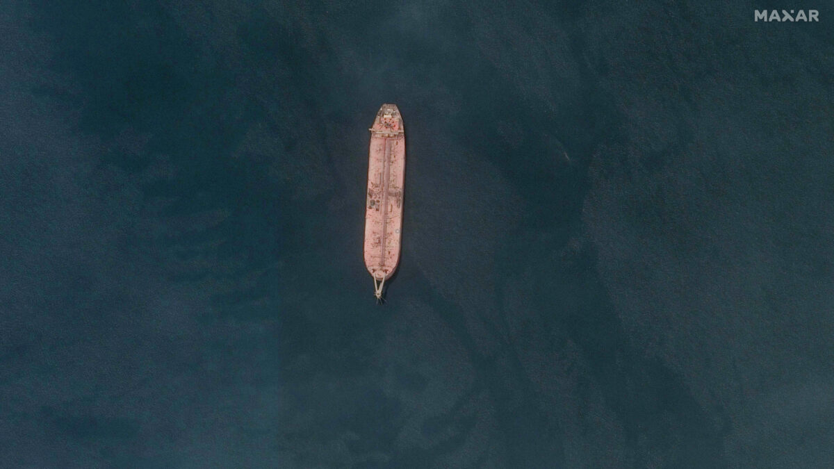 Arranca la cuenta atrás para evitar una catástrofe petrolera en el mar Rojo